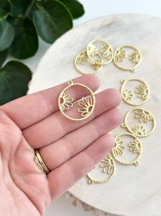 Floral Open Circle Charm - Gold (10pc)